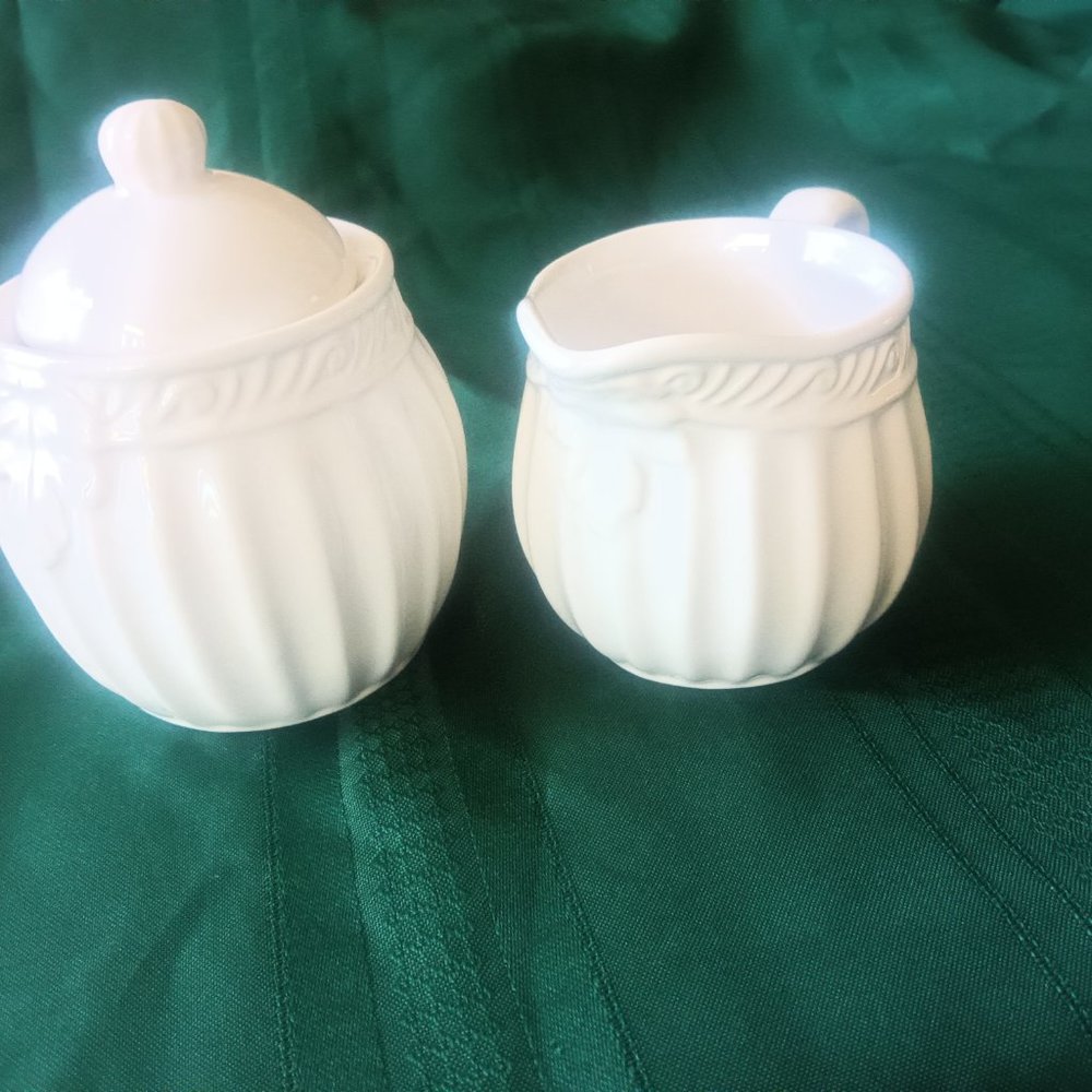 D'LUSSO  ,CERAMIC SET ,SUGAR JAR AND CREAMER . NEW